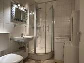 Duchbad mit Waschmaschine (innenliegend) - 