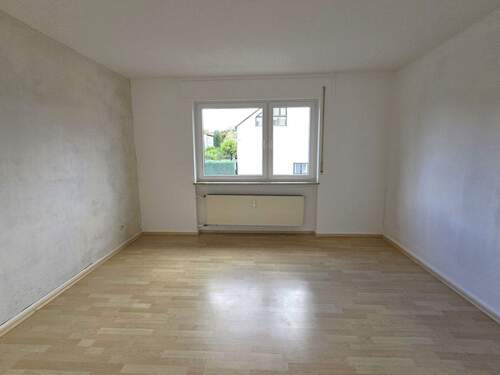 Zimmer 2 - 3 Zimmer Etagenwohnung zur Miete in Roßdorf
