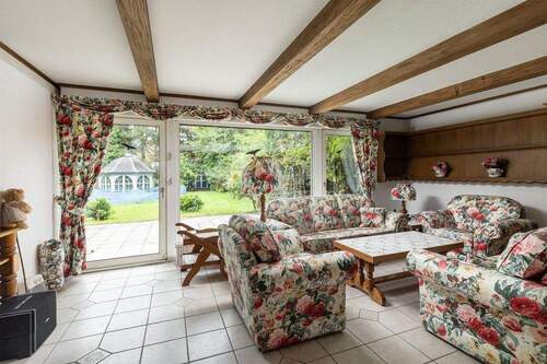 Wohnzimmer - Einfamilienhaus mit 280,00 m&sup2; in Berlin zum Kaufen