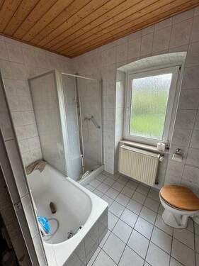 11 EG Wanne Dusche WC - 