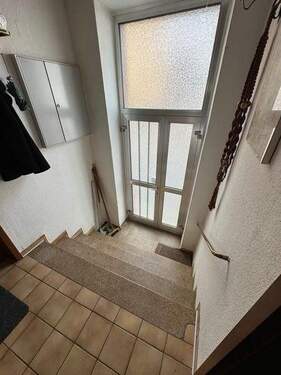 17 Flur zum Haupteingang - 