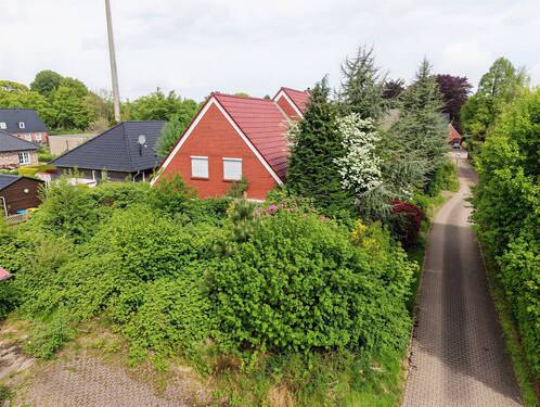 Außenansicht - Geräumige Doppelhaushälfte mit Terrasse, PKW-Stellplatz und viel Gestaltungsspielraum in Hage