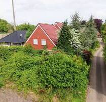 Geräumige Doppelhaushälfte mit Terrasse, PKW-Stellplatz und viel Gestaltungsspielraum in Hage