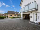 Hof Einfahrt - Einfamilienhaus mit 155,70 m&sup2; in Deuerling zum Kaufen