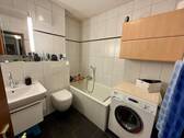 Badezimmer mit Badewanne - 