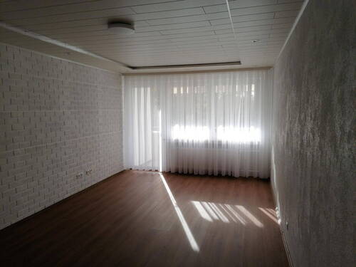 Wohnzimmer - 3 Zimmer Etagenwohnung zum Kaufen in Sinsheim