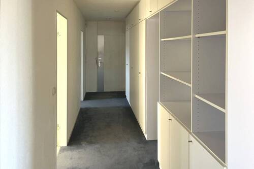 Flur mit Einbauschrank - Etagenwohnung mit 103,00 m&sup2; in Tuttlingen zum Kaufen