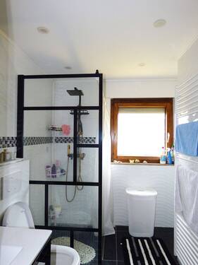 Tageslichtbad mit Dusche - 