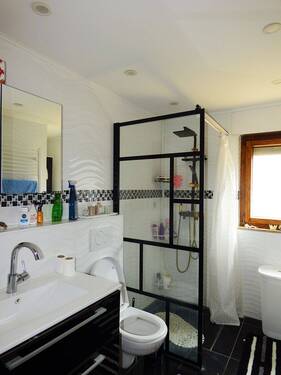 Tageslichtbad mit Dusche - 