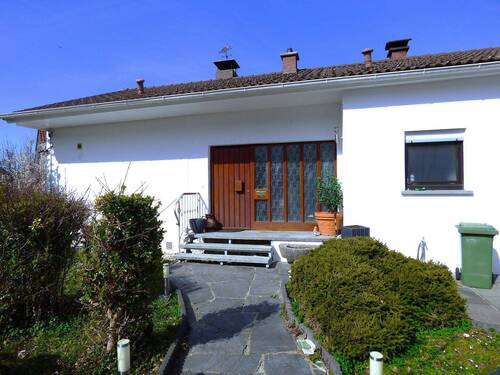 Hauseingang - 7 Zimmer Einfamilienhaus in Weingarten