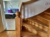 Flur und Treppenaufgnag zum Obergeschoss - 