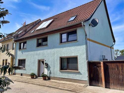 Hausfront - Charmantes Zweifamilienhaus mit Garten, Scheune & viel Platz!