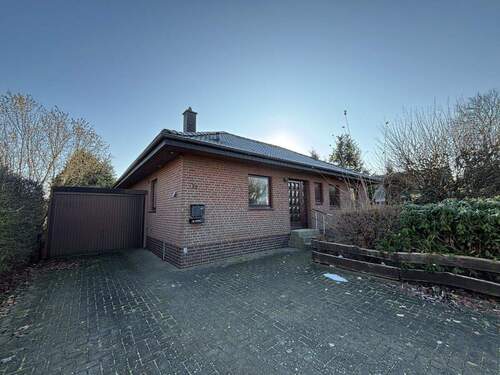 Außenansicht - 4 Zimmer Bungalow zum Kaufen in Weyhe