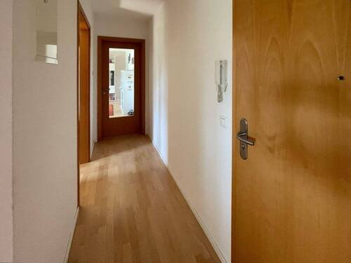 Flur Richtung Wohnzimmer - 