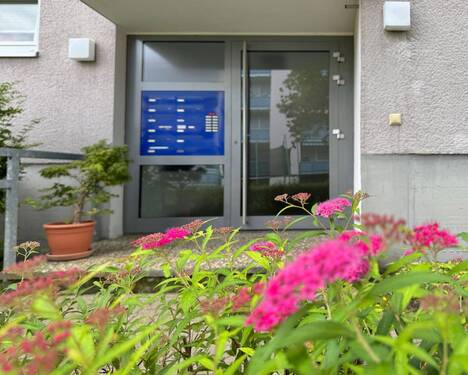 Hauseingang - 3 Zimmer Etagenwohnung zum Kaufen in Mühlacker