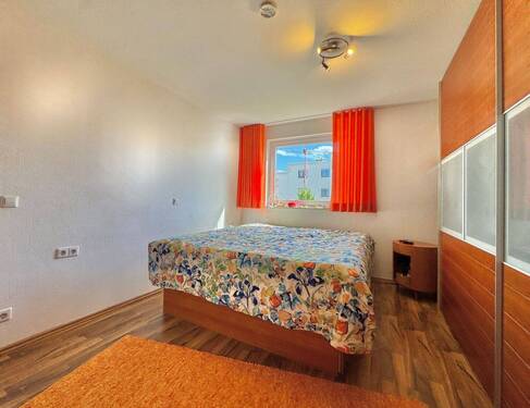 Schlafzimmer mit Balkonzugang - 