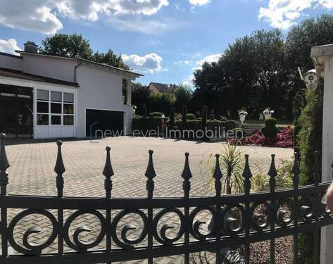 Ansicht - Großes außergewöhnlich geschmackvolles Wohn- Geschäftshaus mit Büro, Laden, Lager, Garagen, u.v.m.