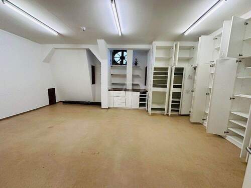 Büro mit Aktenlager im 2.OG - 