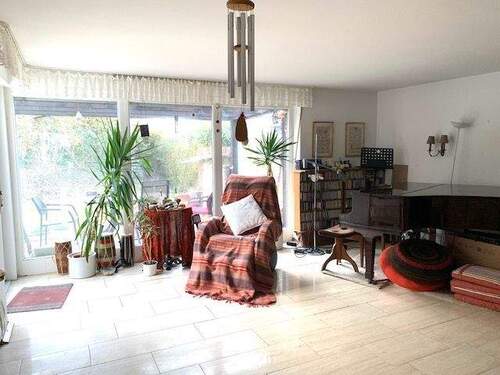 Wohnzimmer - 7 Zimmer Einfamilienhaus in Blaustein