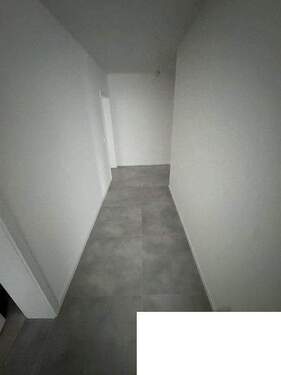 24 Flur im EG zu den WE 1 + 2 - 2 Zimmer Etagenwohnung in Schönenberg-Kübelberg