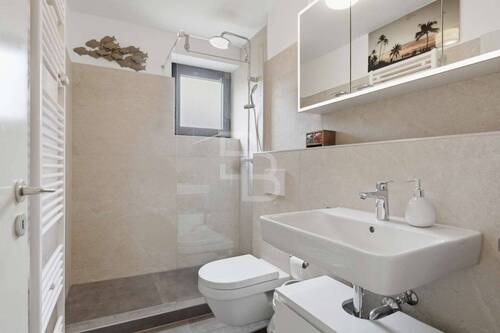 Modernes Badezimmer - 3 Zimmer Etagenwohnung in Köln