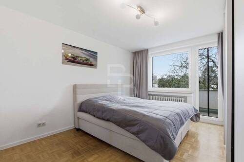 Elternschlafzimmer mit Zugang zum Balkon - Etagenwohnung mit 94,00 m&sup2; in Köln zum Kaufen