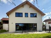 Ansicht vom Garten - Modernes Einfamilienhaus mit vielfältigen Nutzungsmöglichkeiten