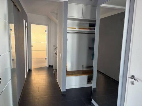 Eingangsbereich inkl Garderobe - Doppelhaushälfte mit 158,00 m² in Neuss zum Kaufen
