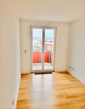 Zimmer mit Balkon - Etagenwohnung mit 95,00 m&sup2; in Schwerin zur Miete