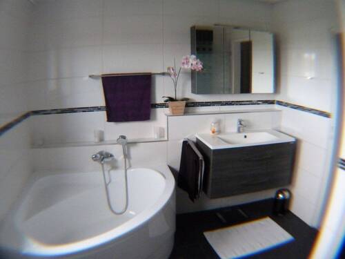 Bad - Moderne 3 ZKB-Wohnung mit Garten in ruhiger Lage Traumhafter Ausblick modernisierte 3 Z. Wohnung