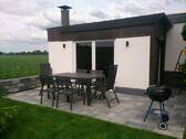 Terrasse und Gartenhaus - 