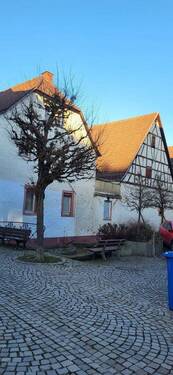 Seitenansicht Wohnhaus+Scheune - Historisches Wohnhaus mit Scheune und Gewölbekeller