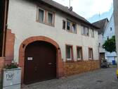 Vorderansicht mit Eingangstor - 7 Zimmer Bauernhaus, Landhaus in Tauberbischofsheim