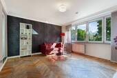 Wohnzimmer - Attraktive Stadtwohnung in Mitte: 2,5 Zimmer mit Loggia