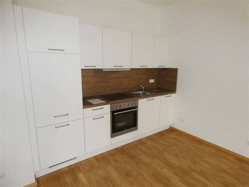 EBK - Etagenwohnung mit 69,60 m&sup2; in Leipzig zur Miete