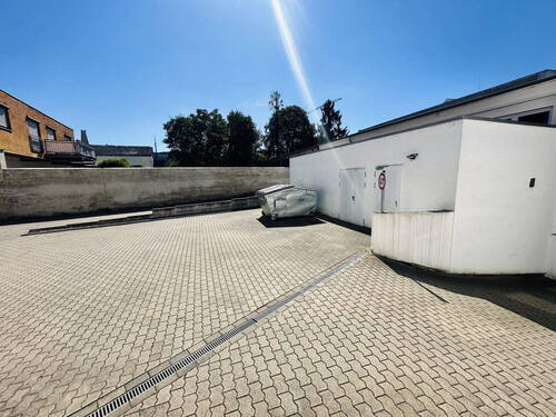 Einfahrt Hof - 