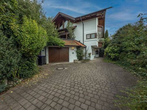Außenansicht - 7 Zimmer Einfamilienhaus zum Kaufen in Chieming