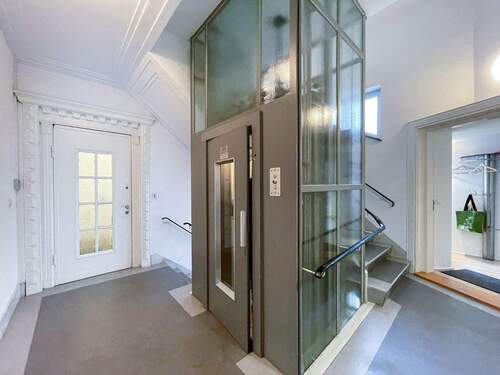 Fahrstuhl direkt vor der Tür - 