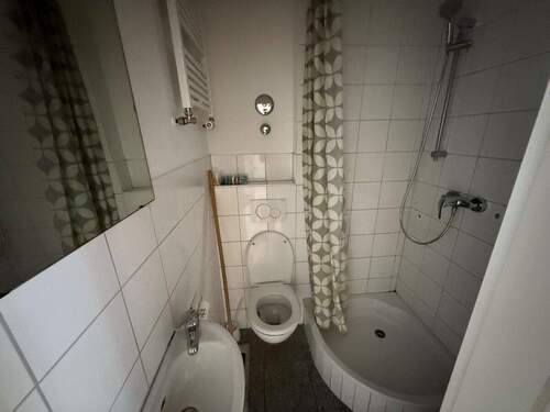 Badezimmer - 2 Zimmer Etagenwohnung zur Miete in Kiel