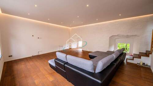 Wohnhaus: Wohnzimmer EG - 4 Zimmer Einfamilienhaus zum Kaufen in Schwäbisch Hall