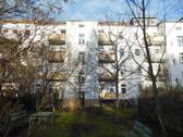 Hausansicht hofseitig - Wunderschöne 2-R-Whg. mit Südbalkon - ruhige Lage - separate Küche - Ideal für Singles oder Paare