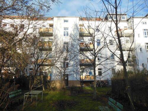 Hausansicht hofseitig - Wunderschöne 2-R-Whg. mit Südbalkon - ruhige Lage - separate Küche - Ideal für Singles oder Paare