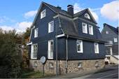 Süd-Ost Ansicht Haus - Einfamilienhaus in zentraler und idyllischer Lage