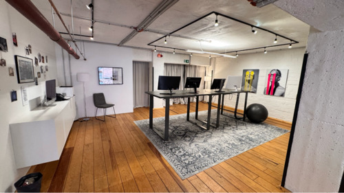 6 – Büroabteil mit Stehtischen - 