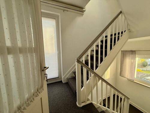 Treppenhaus - Doppelhaushälfte mit 148,00 m&sup2; in Oerlinghausen zum Kaufen