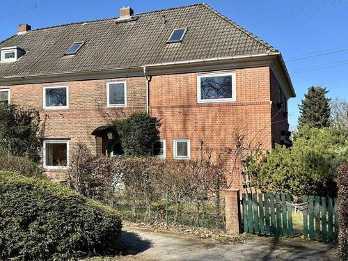 Straßenansicht - 8 Zimmer Doppelhaushälfte zum Kaufen in Hamburg