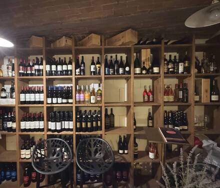 Vinothek im Gewölbek. - 