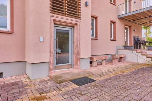Hauseingang - 5 Zimmer Etagenwohnung in Fischbach bei Dahn