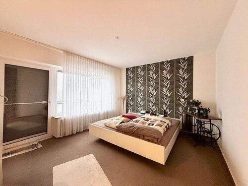 Schlafzimmer mit Zugang Balkon - 