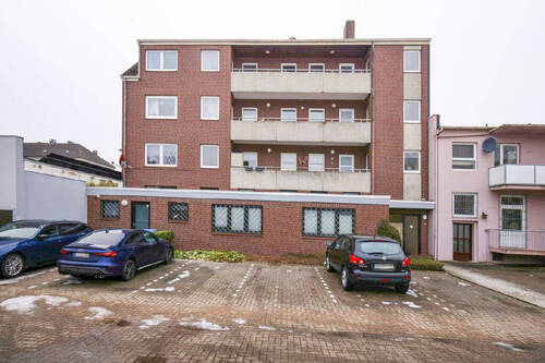 Innenhof mit PKW-Stellplatz - 